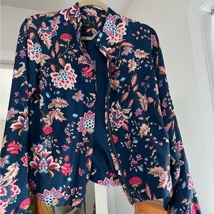 Women light weight jacket